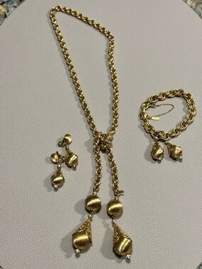 VTG 1961 MONET BOLEROTriple Plated 18K Gold with Matching Earrings and Bracelet